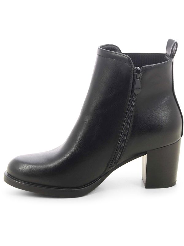 מגפוני צ’לסי עם עקב לנשים