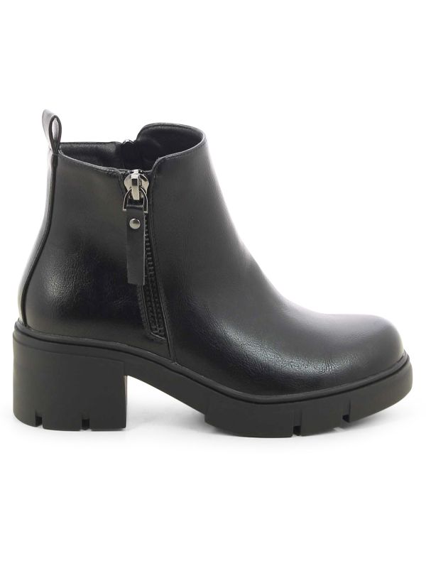 מגפוני נשים עם עקב טרקטור