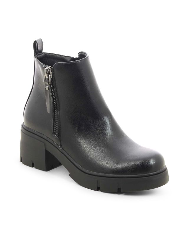 מגפוני נשים עם עקב טרקטור