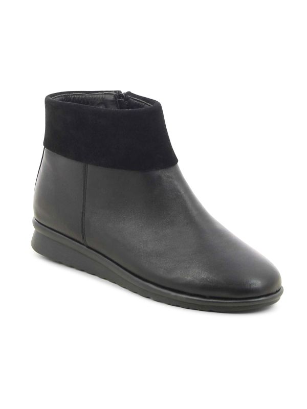 מגפוני נשים בשתי טקסטורות