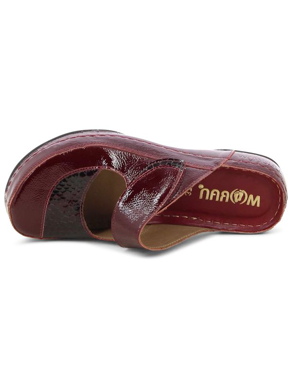 כפכפי נוחות סגורים עם רצועה לנשים