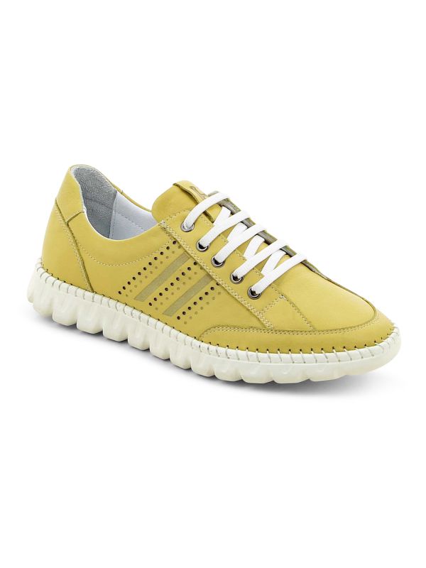 נעלי סניקרס בדוגמא מחוררת לנשים