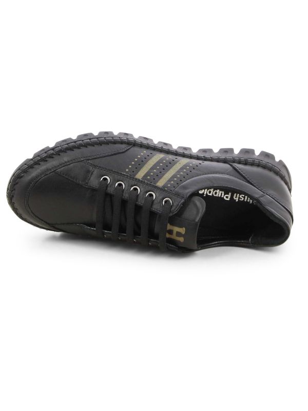 נעלי סניקרס בדוגמא מחוררת לנשים