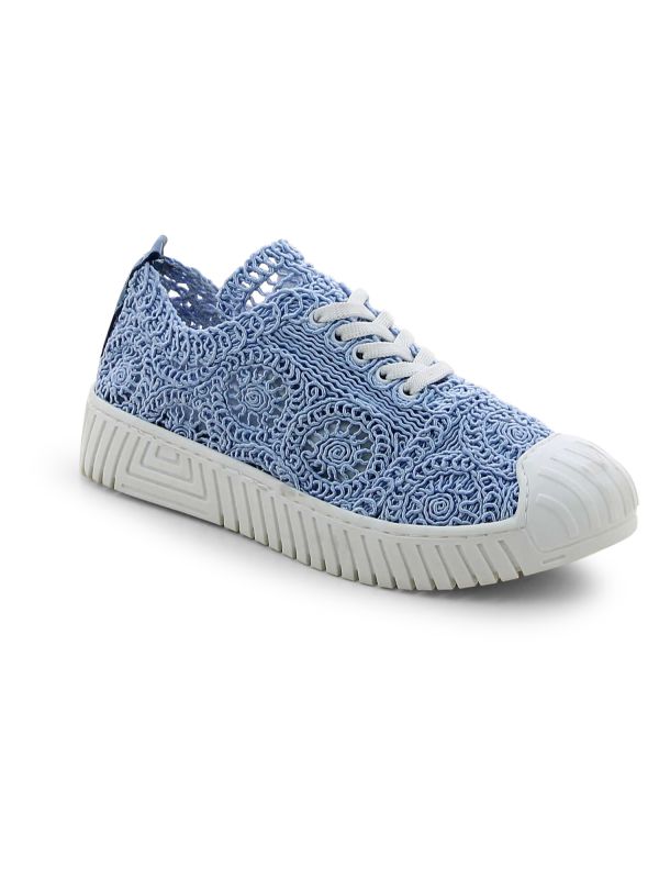 נעלי סניקרס קלועות לנשים