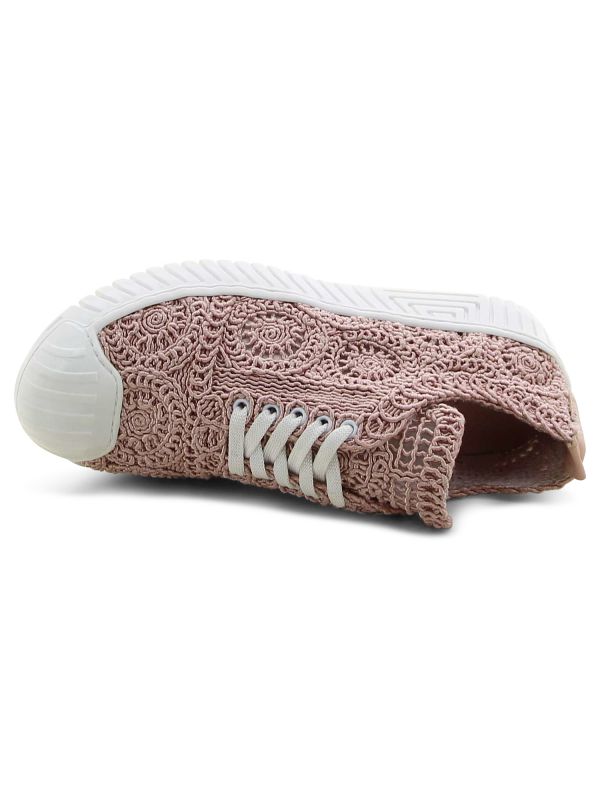 נעלי סניקרס קלועות לנשים