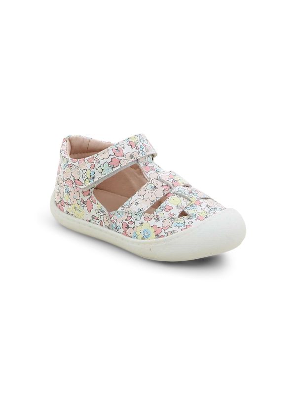 סנדלי פעוטות קלועים דוגמת לב