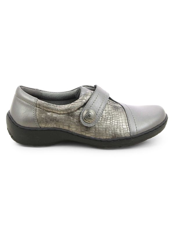 נעלי נוחות עם אבזם בגימור מבריק