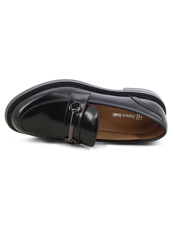 נעלי מוקסין עם אבזם