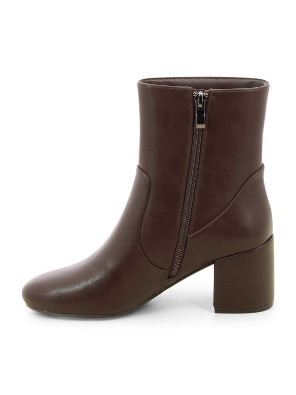 מגפוני נשים קלאסיים עם עקב בינוני