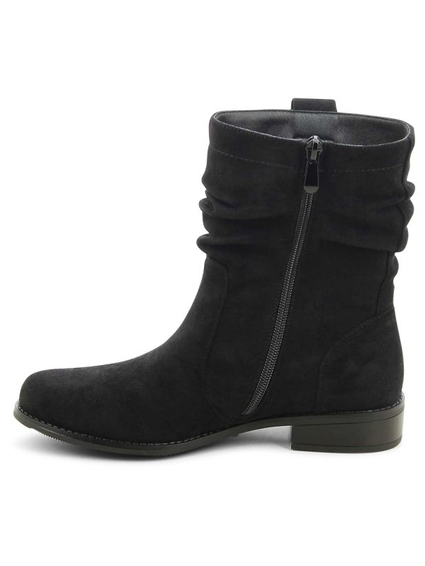 מגפיים שטוחים עם קפלים