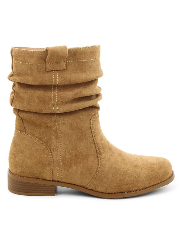 מגפיים שטוחים עם קפלים