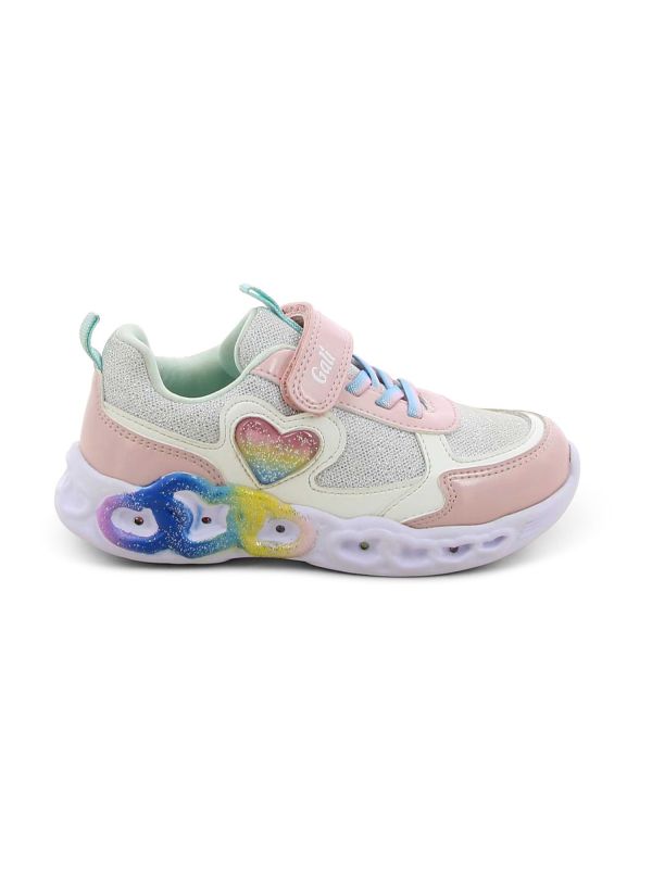 נעלי לבבות ואורות לבנות