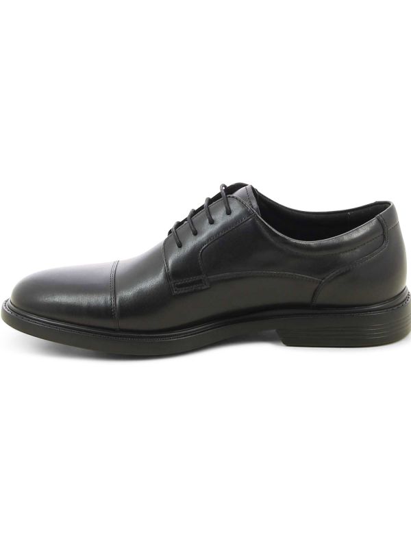 נעלי נוחות לגברים בשילוב טקסטורות ושרוכים