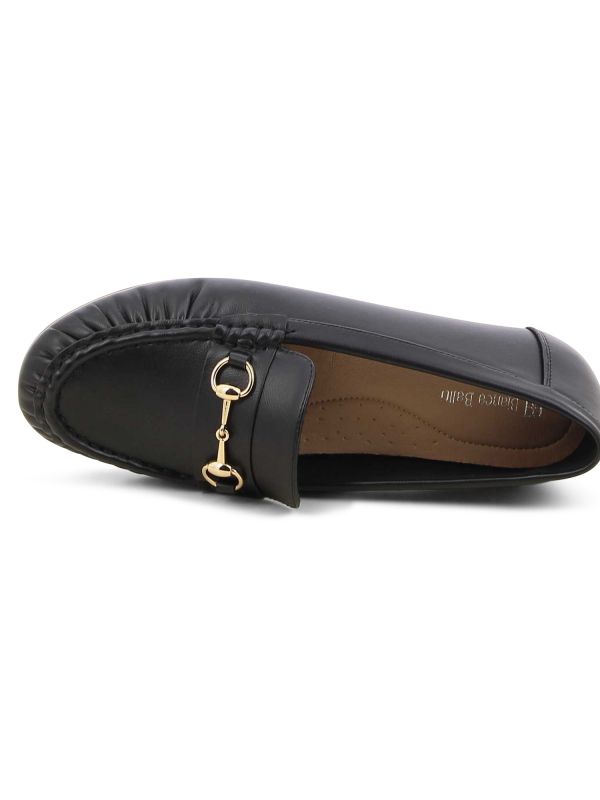 נעלי מוקסין עם אבזם לנשים