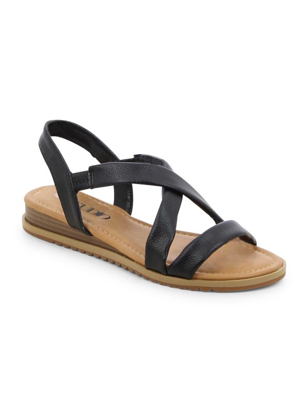 סנדלים שטוחים עם רצועות אלכסוניות