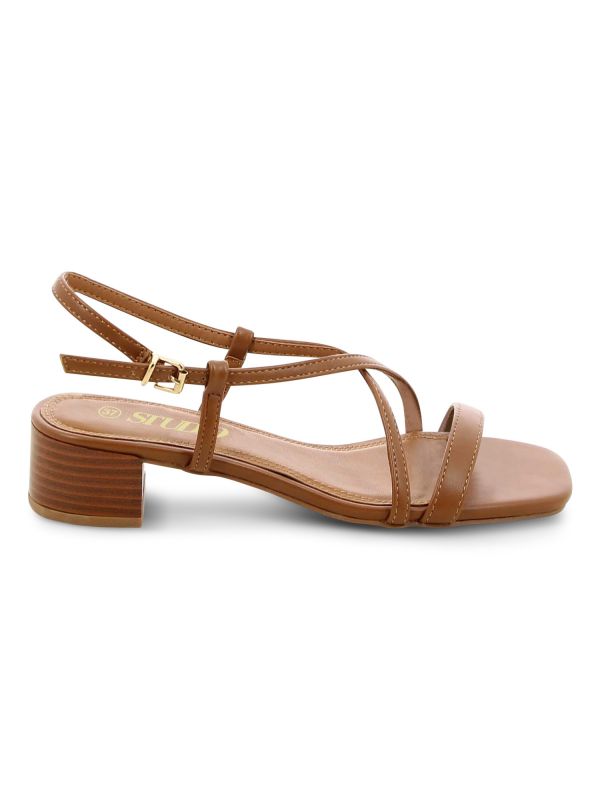 סנדלי ערב עם עקב מרובע