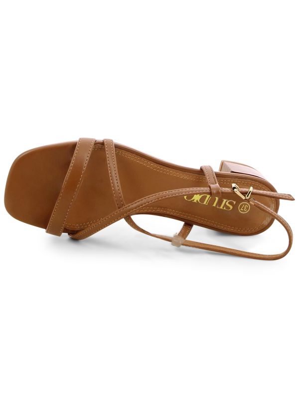 סנדלי ערב עם עקב מרובע