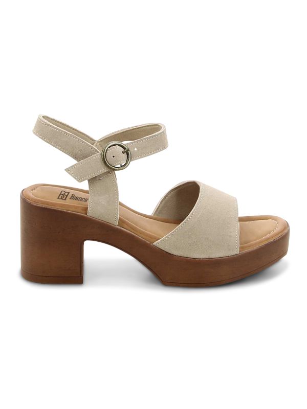 סנדלי עקב במראה עץ