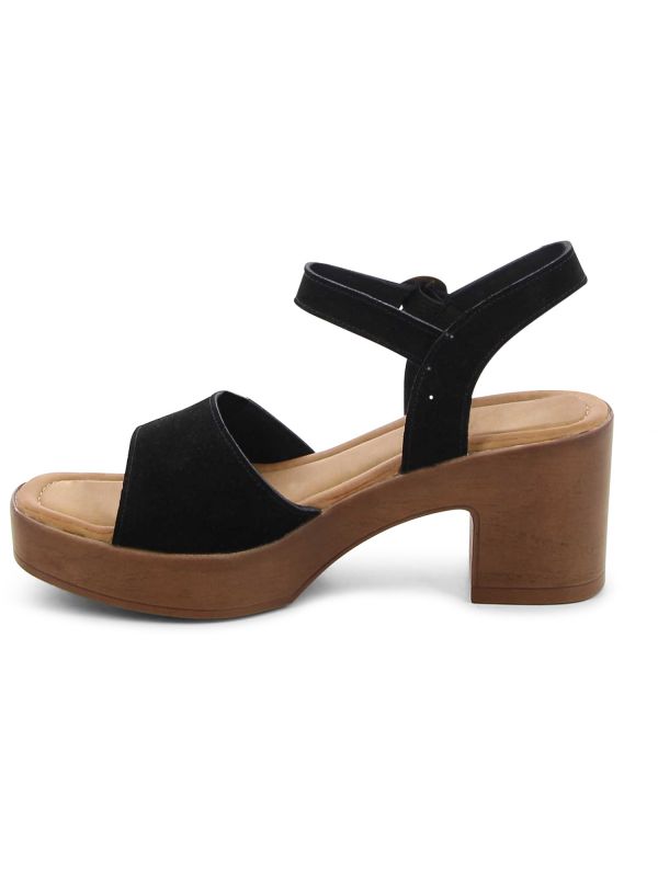 סנדלי עקב במראה עץ