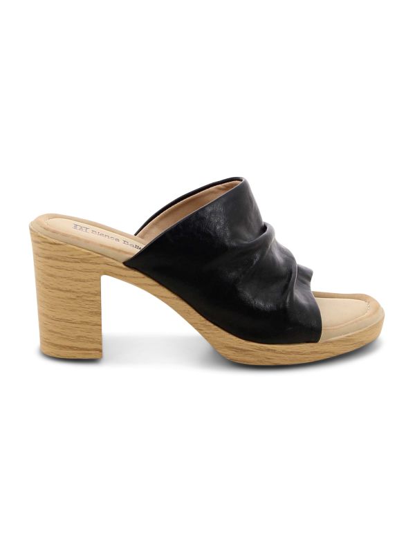 כפכפי עקב בעיצוב מכווץ