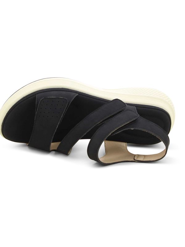 סנדלי נשים עם סקוץ’