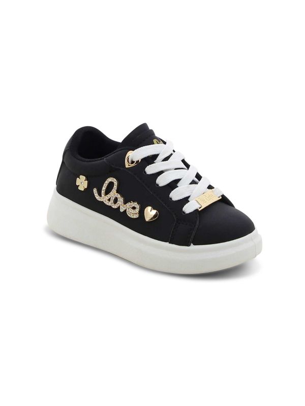 נעלי סניקרס עם עיטורי לב