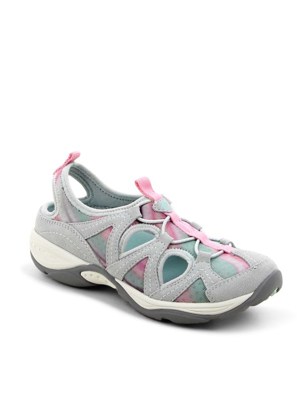 נעלי ספורט עם פתחים לנשים