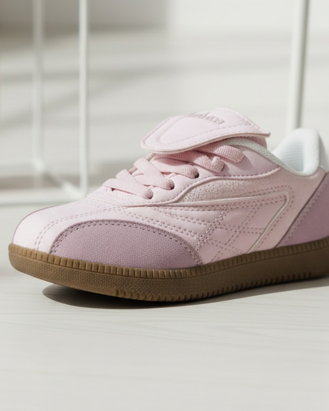 קולקציית נעלי ספורט לבנות של מותגים מובילים עכשיו בגלי