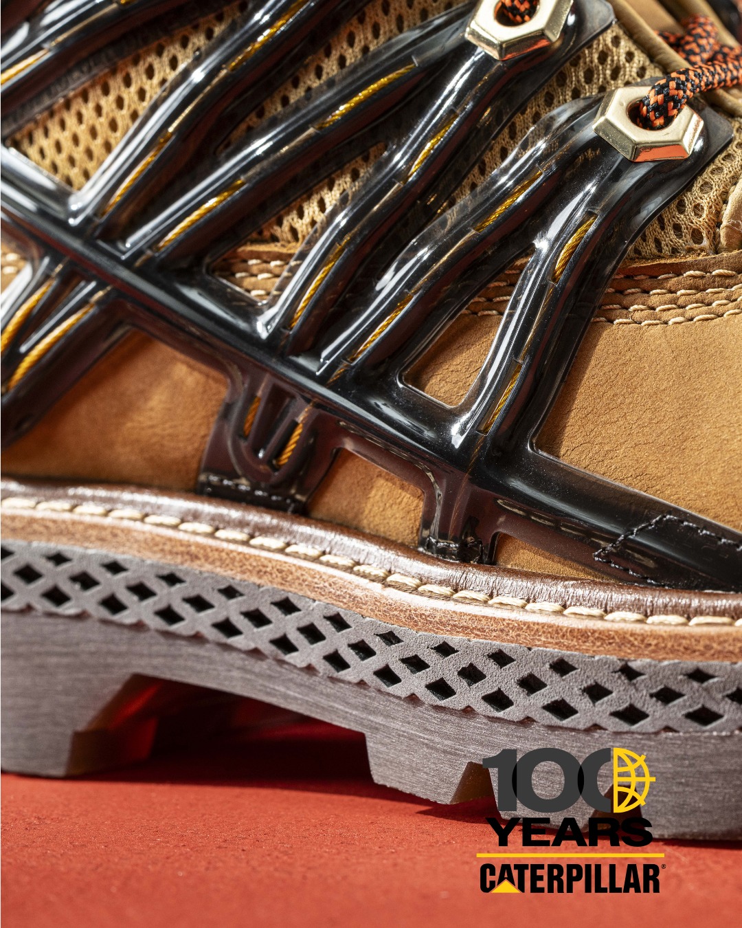רשת גלי גאה להציג: קולקציית 100 השנים של קאטרפילר
שלושה דגמים ייחודיים במהדורה מוגבלת המציינים מאה שנות עוצמה, הנדסה וחדשנות.
דגם Golden Gate Bridge:
משלב עיצוב מרשים של עור נובוק ורשת אוורירית (AIR MEDH) בהשראת כבלי הגשר האיקוני, עם פרטים מוזהבים המאזכרים את שמו המפורסם.

*את הדגם ניתן להשיג באתר בלבד* - מלאי מוגבל

#100yearscaterpillar #Caterpillar