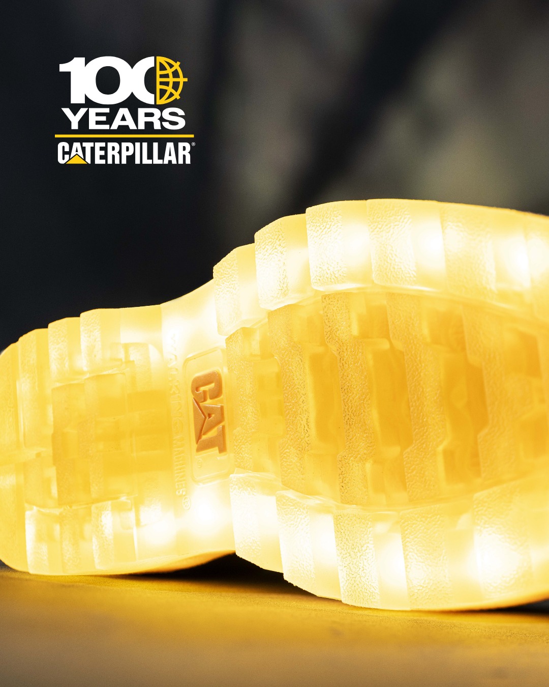 רשת גלי גאה להציג: קולקציית 100 השנים של קאטרפילר
שלושה דגמים ייחודיים במהדורה מוגבלת המציינים מאה שנות עוצמה, הנדסה וחדשנות

דגם Channel Tunnel
כולל פנס וסוליה מוארת, אלמנט עיצובי יוצא דופן כסמל לרכבות החוצות את המנהרה ומחברות בין עולמות.

*ניתן להשיג את הדגם באתר רשת גלי בלבד - מלאי מוגבל*
 #100yearscaterpillar #caterpillarfootwear #Caterpillar