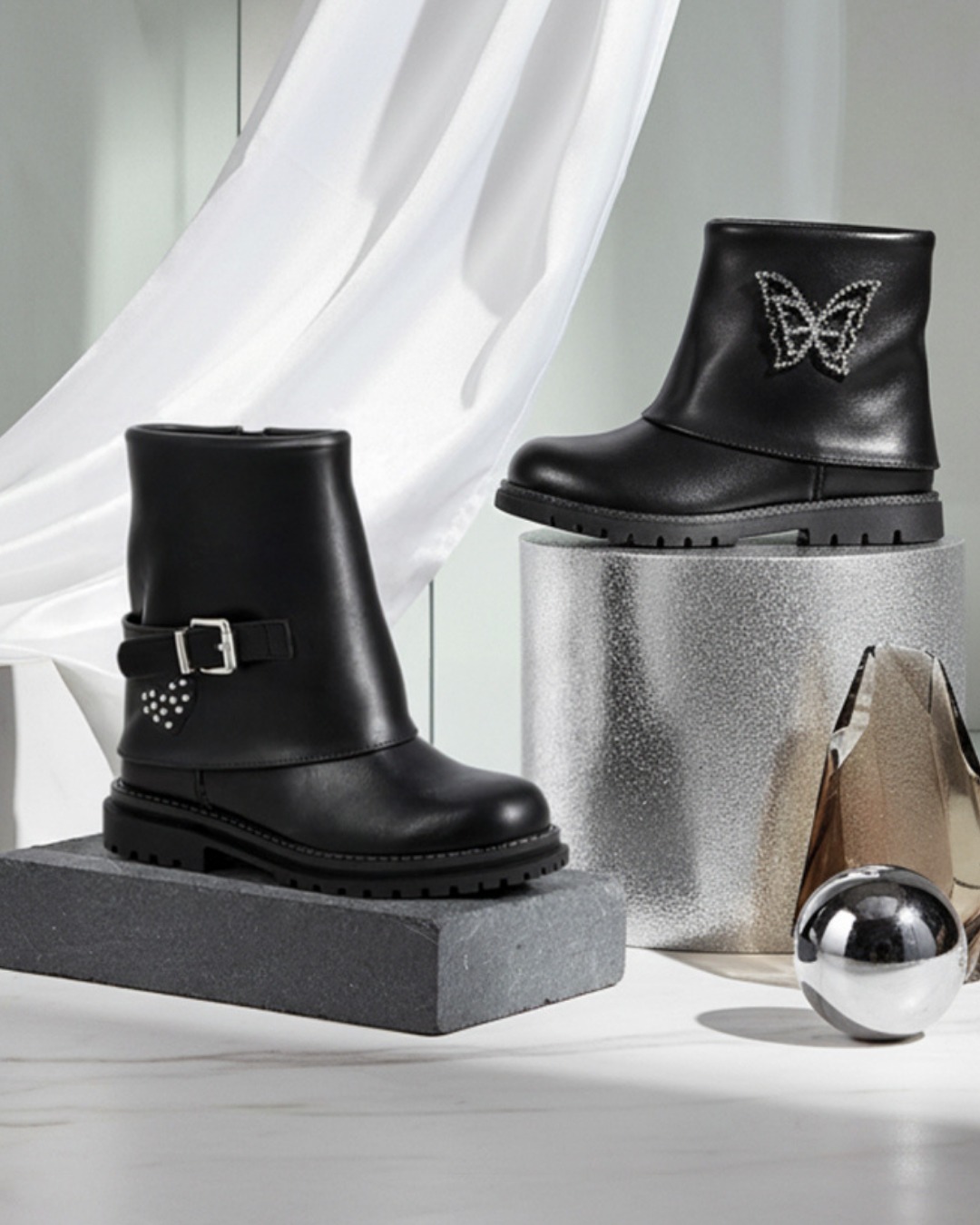 הבוטס הכי טרנדי של חורף 2026 נחת בסניפים ובאתר!
נוח, חם ומדויק לסטייל של כל יום.
גם לנשים וגם לבנות ❤️