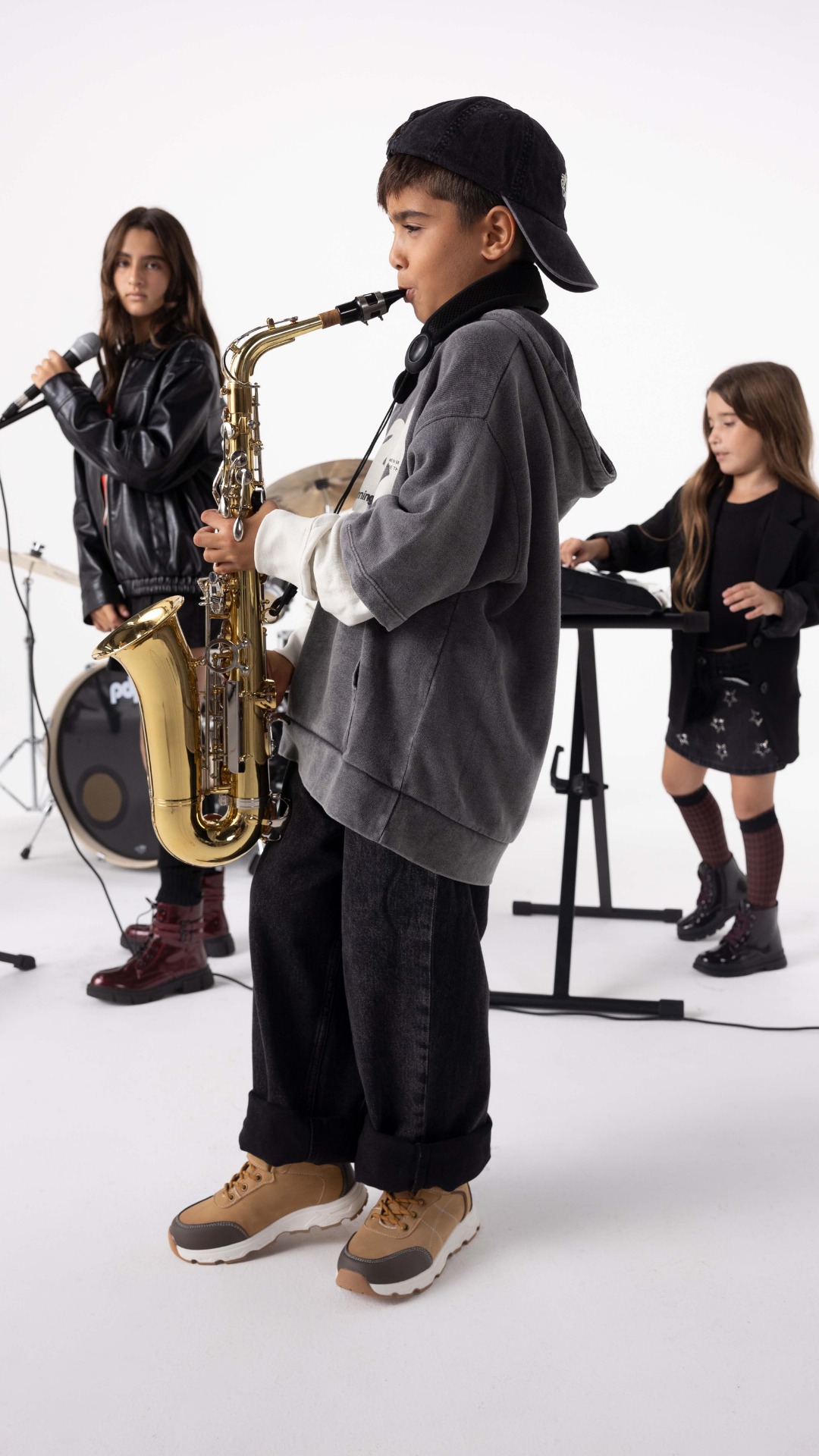 ⁨	המותגים שאתם אוהבים — עכשיו בחורף הכי יפה שלהם!
האש פאפיס לנוחות, קאטרפילר לעמידות, לי קופר לווייב מדוייק.
חורף 2026 מגיע עם רמות חדשות של איכות וסטייל.
איזה מותג אתם? 🤔⁩